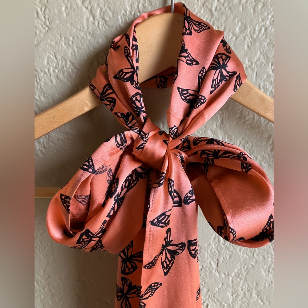 💯% Silk Talking French Antwerp scarf NWT - Picture 1 of 9